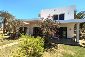 A VENDRE – Belle villa d’architecte moderne 448m2 avec piscine à TULEAR (Toliara), Madagascar