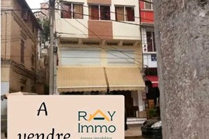 Bâtiment à étage avec local commerciale à vendre Mahamasina Antananarivo