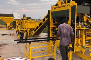 Machine a parpaing, pavé semi-automatique OTT4.1SA