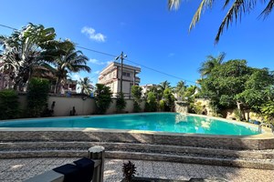 Villa meublée avec piscine à louer Toamasina 